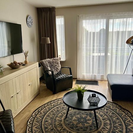 Appartement Ut & Thus, Resort Amelander Kaap Hollum  Exteriör bild
