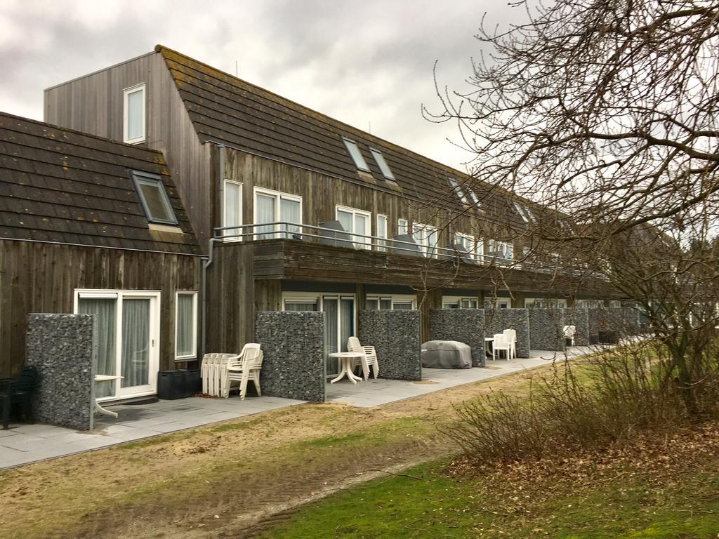 Appartement Ut & Thus, Resort Amelander Kaap Hollum  Exteriör bild